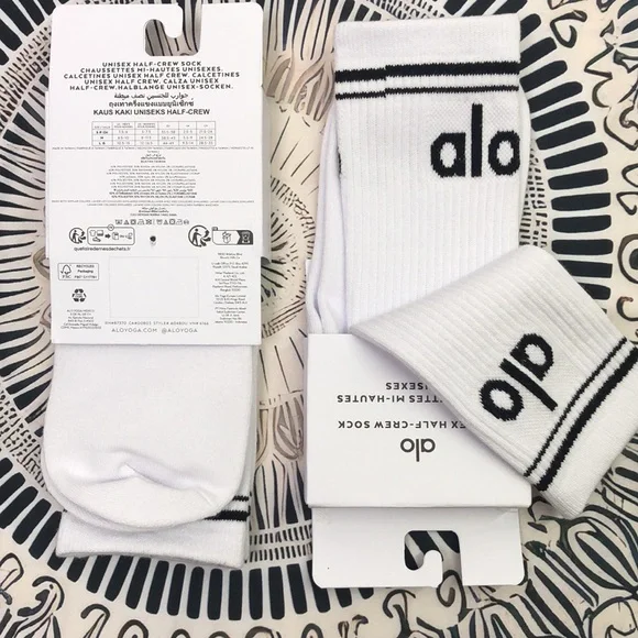 NEW - Hot Alo Yoga Retro Socks 2 Pairs - Picture 2 of 4